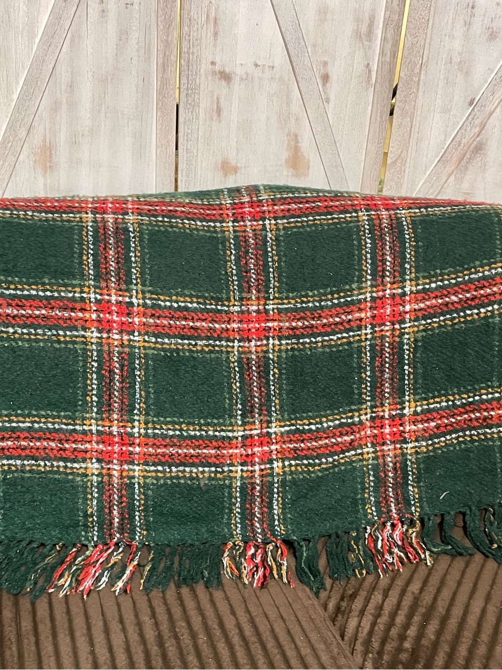 Plaid holiday Throw blanket-very soft